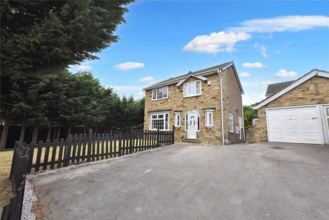 4 bed property, in Abbeydale Way, £360,000