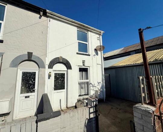 2 bed property, in School Road, £75,000