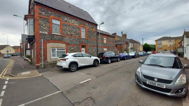 5 bed property, in Atlas Road, £350,000