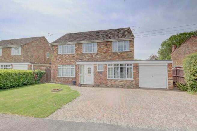 4 bed property, in Bell Crescent, £650,000