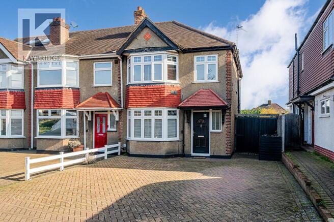 3 bed property, in Ewell By Pass, £535,000