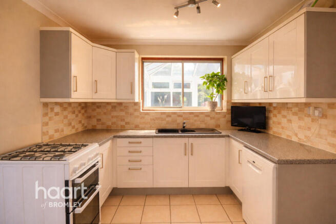 3 bed property, in Bromley BR2, £800,000