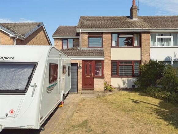 4 bed property, in Lockwood Avenue, £250,000