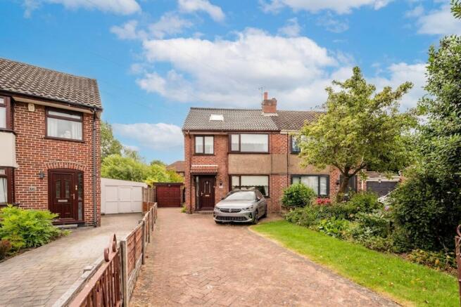 5 bed property, in Marians Drive, £300,000