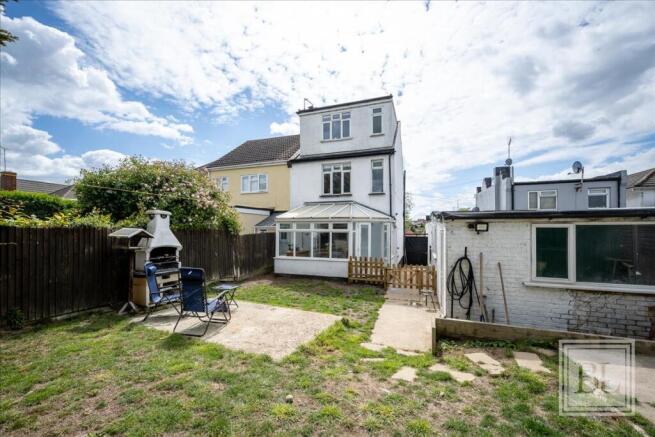 4 bed property, in Rayleigh Road, £400,000