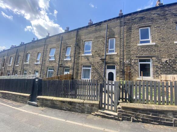 2 bed property, in 17 Claremont Street, £45,000