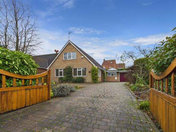 3 bed property, in Beverley Road, £450,000