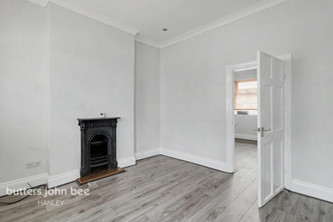 2 bed property, in Stoke-On-Trent ST1 6, £81,000
