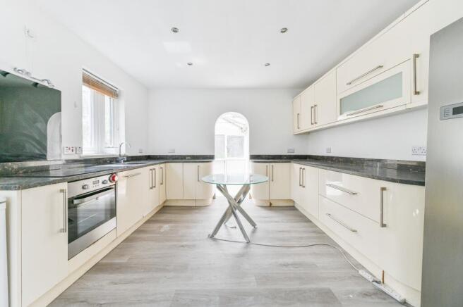 3 bed property, in Tavistock Road, £630,000
