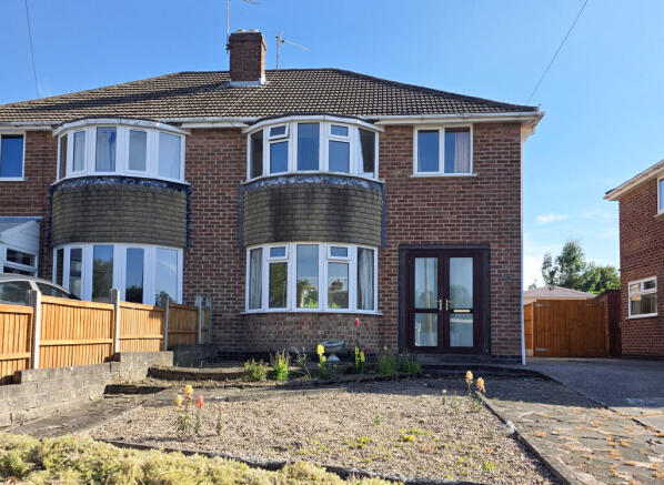 3 bed property, in Tressall Road, £185,000