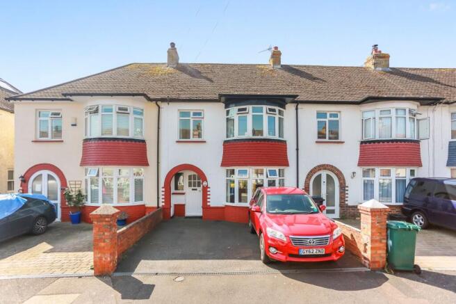 3 bed property, in Deacons Drive, £450,000