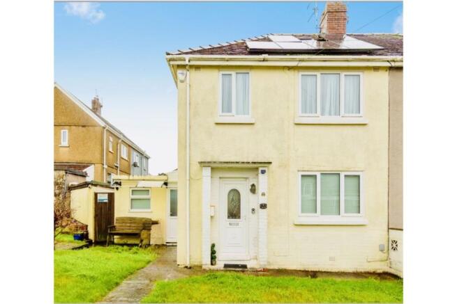 3 bed property, in Heol Y Llan, £205,000