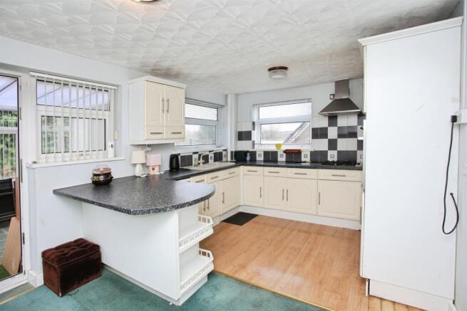 3 bed property, in Fairways, £180,000