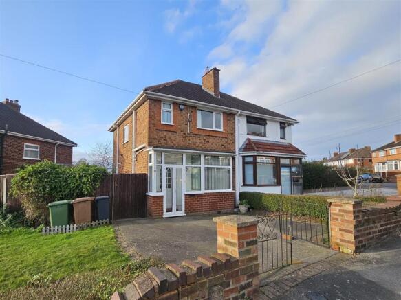 3 bed property, in Victor Road, £270,000