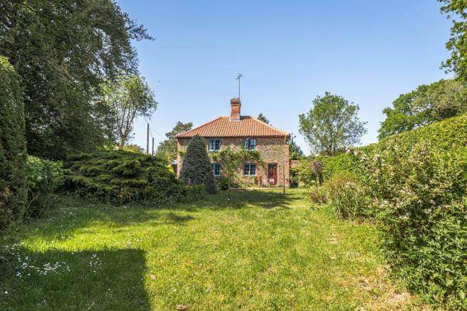 4 bed property, in Delightful Private and Desirable Home in Bayfield, £850,000