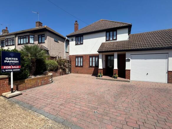 4 bed property, in Isis Drive, £698,000