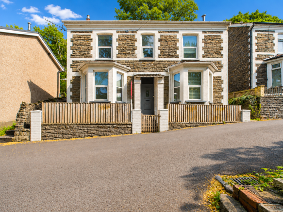 3 bed property, in Rhyswg Road, £240,000