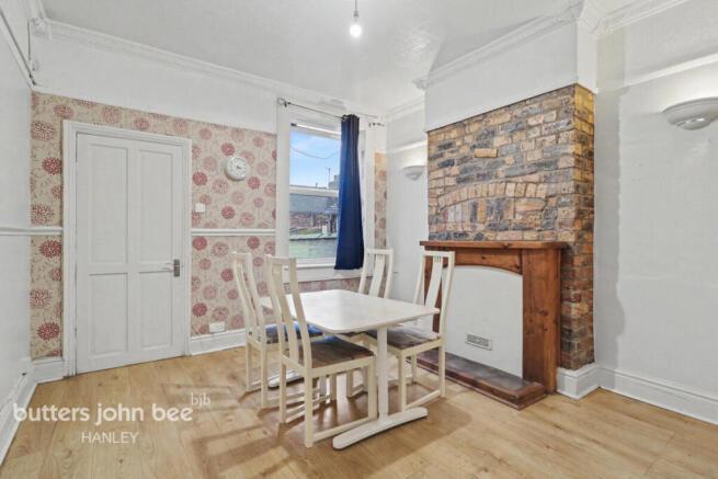 2 bed property, in Argyle Street, £90,000
