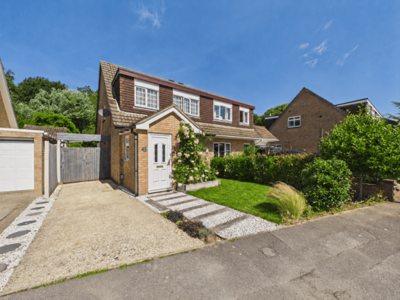 3 bed property, in Trevose Way, £400,000