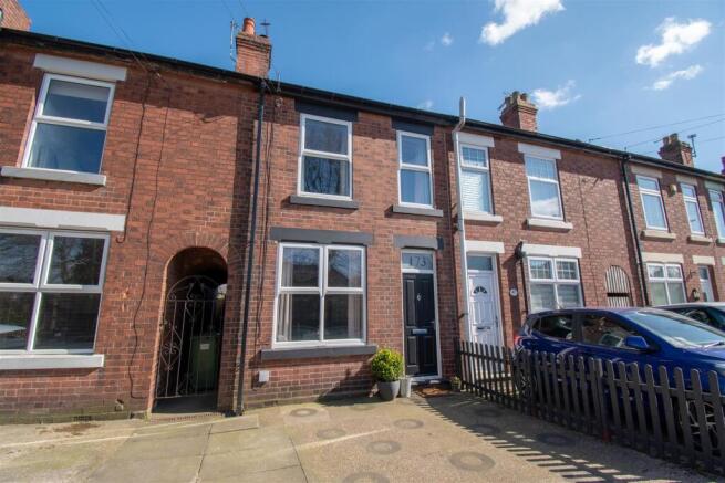 2 bed property, in Heage Road, £195,000