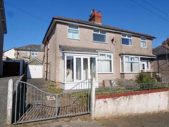 3 bed property, in Ferncliffe Drive, £165,000
