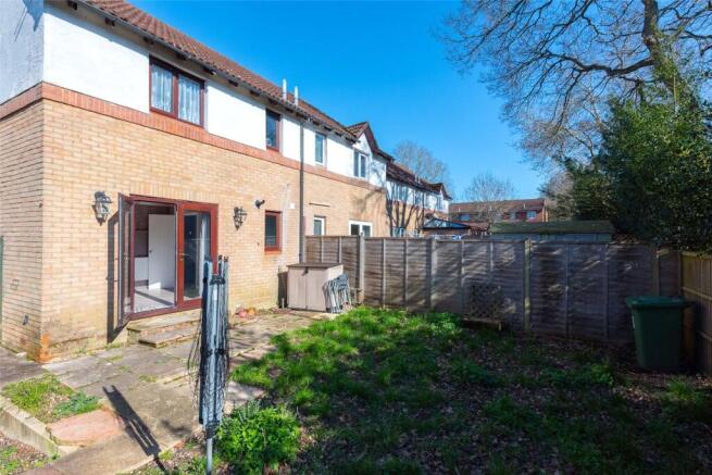 1 bed property, in Crookham Close, £210,000