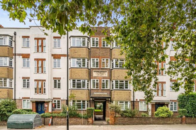 2 bed property, in Peckham Rye, £175,000