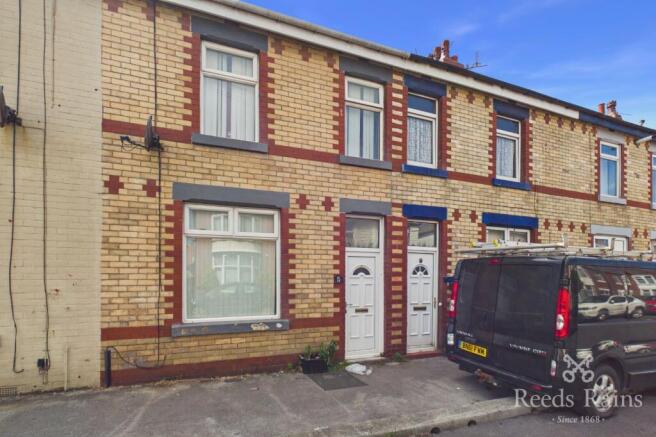 3 bed property, in Westfield Road, £125,000