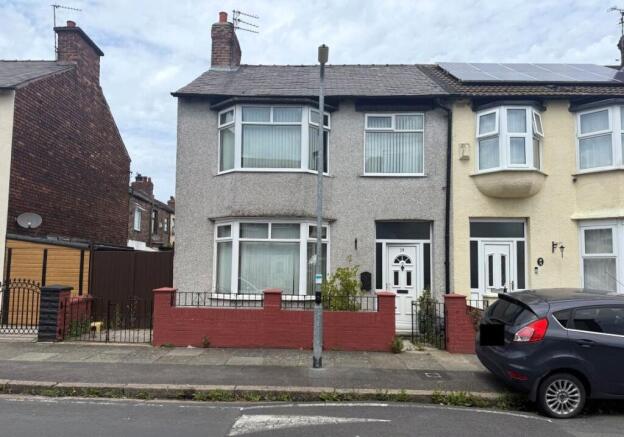 3 bed property, in 29 Cornice Road, £120,000
