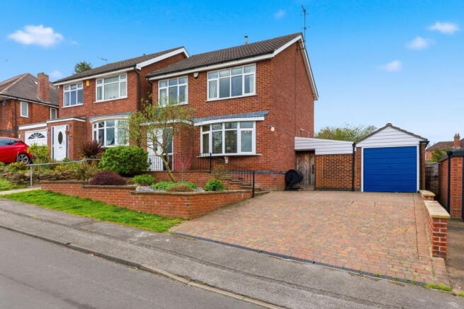 3 bed property, in Bakewell Avenue, £280,000