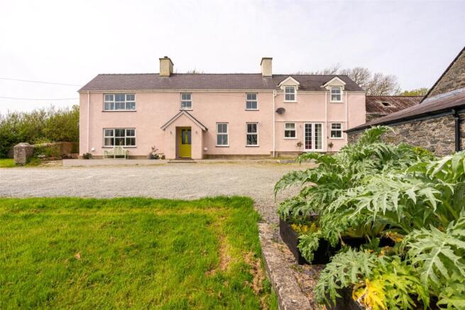 5 bed property, in Gorad, £679,950