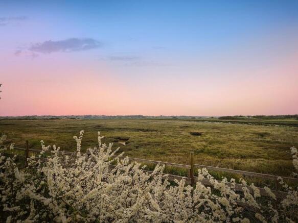 5 bed property, in Dairy Farm Meadow, £500,000