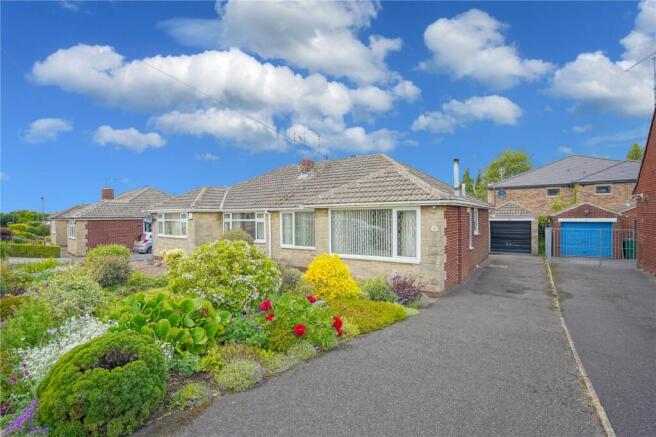2 bed property, in St. Albans Way, £250,000