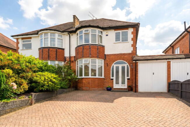 3 bed property, in Fallowfield Avenue, £350,000