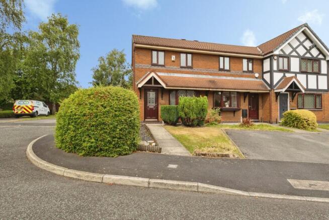 2 bed property, in Tytherington Drive, £220,000