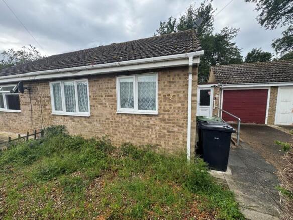 2 bed property, in Hadley Crescent, £170,000