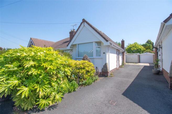 2 bed property, in Colemere Drive, £270,000