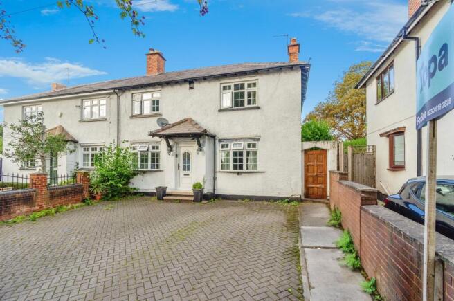 3 bed property, in The Avenue, £180,000