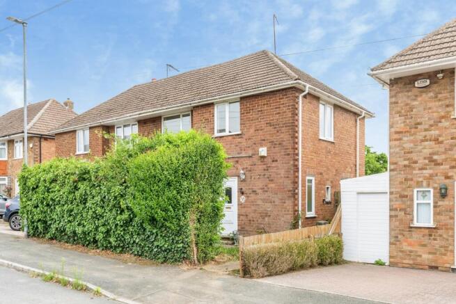 3 bed property, in Second Avenue, £180,000