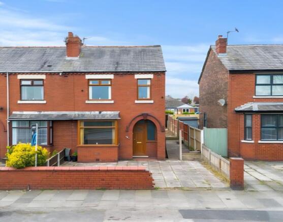 3 bed property, in Vista Road, £130,000