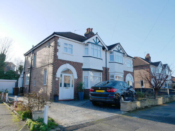 3 bed property, in Windsor Avenue, £425,000
