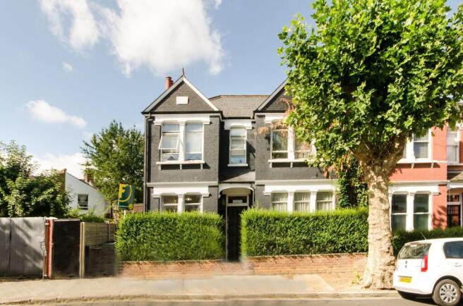 6 bed property, in Cedar Road, £1,550,000