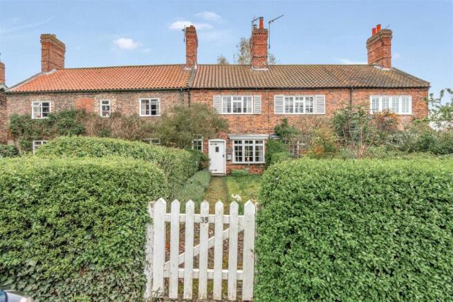 3 bed property, in Main Street, £280,000