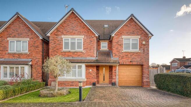 4 bed property, in Lord Scarsdale Court, £650,000