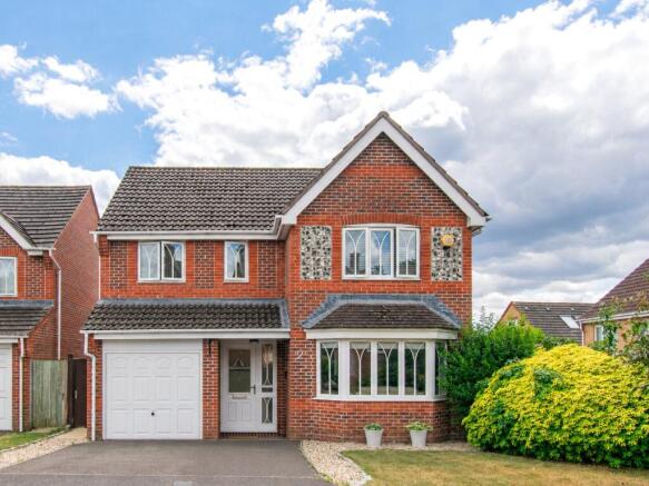 4 bed property, in Yarrow Close, £550,000