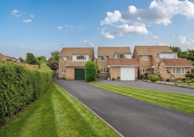 4 bed property, in Brakspear Drive, £392,000
