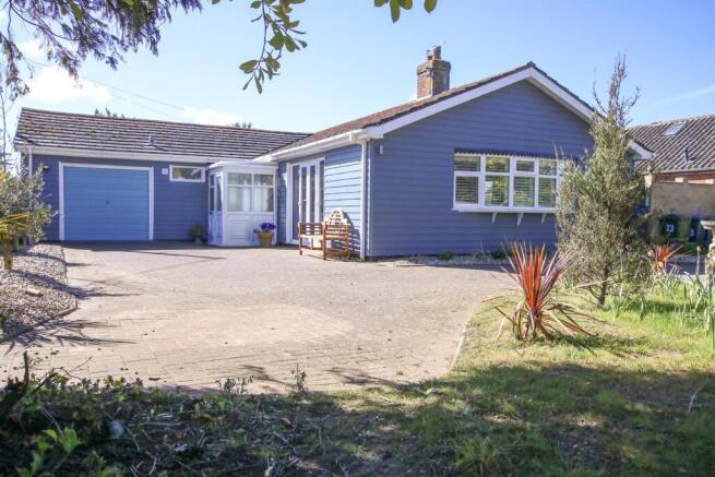 3 bed property, in Linden Close, £650,000