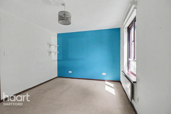 1 bed property, in Louvain Road, £180,000
