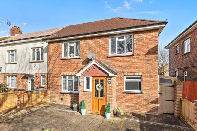 3 bed property, in Oakleigh Road, £375,000