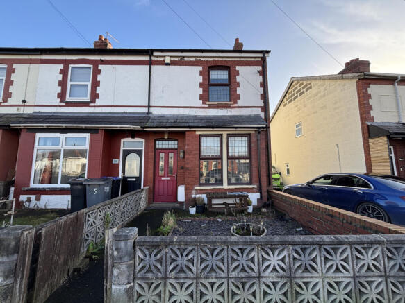 3 bed property, in Kelvin Road, £90,000